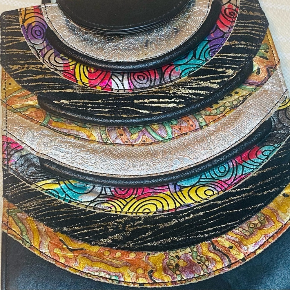Elegant Multicolor Crossbody Bag - Picture 5 of 7